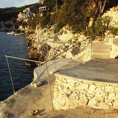 Guest house Double 547g Zavalatica